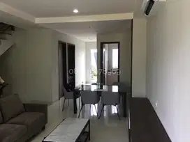 Disewakan Town House Puri Mansion Apartemen - 4BR+1 Furnished