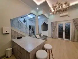 rumah mewah beserta isinya dekat Ramayana