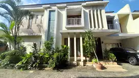 Rumah disewakan Full Furnished di Ampera Cilandak Ada Kolam Renang