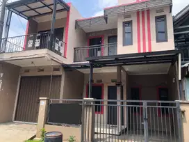 Rumah untuk usaha lokasi deket terminal dan stasiun kereta panyileukan