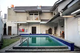 Di jual cepat rumah baja ringan swimming pool sektor 9 Bintaro Jaya
