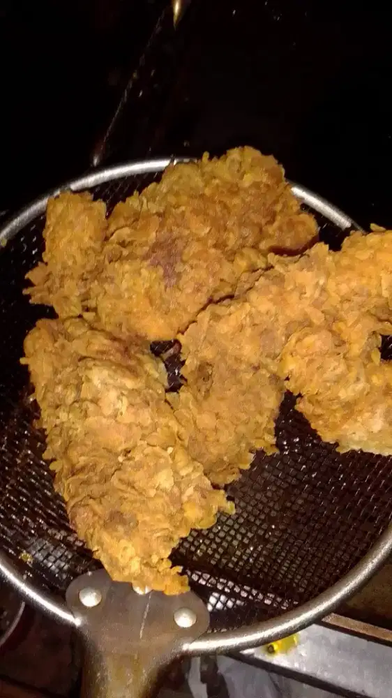 Lowongan pekerjaan dibutuhkan karyawan karyawati pegawai stand makanan