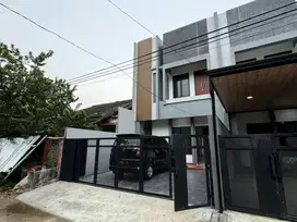 Hunian Modern Minimalis Dengan Row Jalan Lebar dalam Komplek di Cinere