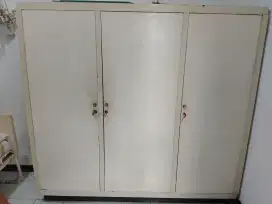 Lemari Kayu Besar