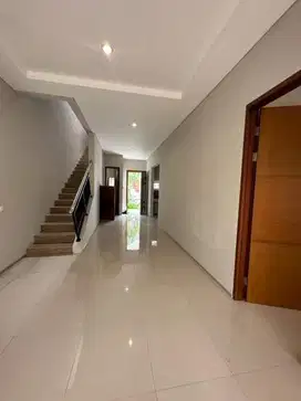Di jual rumah 2 lantai siap huni area Cigadung sayap Dago