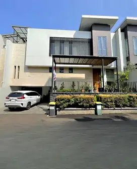 JUAL RUMAH CANTIK TOWNHOUSE 2 LANTAI SIAP HUNI CIPETE JAKARTA SELATAN