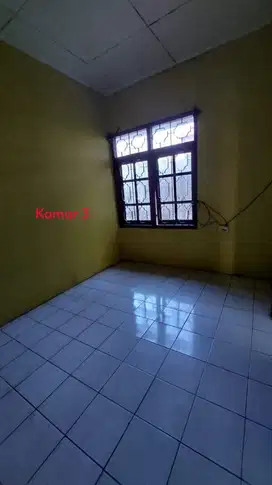 Di Sewakan rumah tinggal dan kios kecil depan jalan raya salatiga
