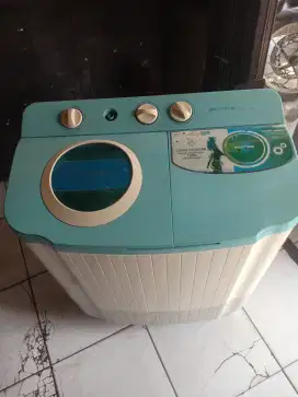 Merk Polytron kapasitas 8kg