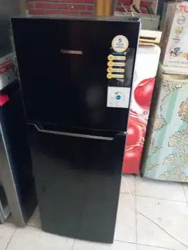 Kulkas bekas Mer Chang Hong atas bw dingin normal