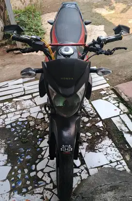 Honda Verza CW 150 (Masculine Black)