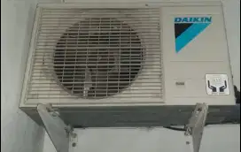 AC Daikin 1/2 PK freon 410 Tahilad Blm perbah servis mesin gress