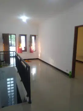 JUAL RUMAH TERAWAT 2 LANTAI DI TAMAN KOPO INDAH 1 BANDUNG