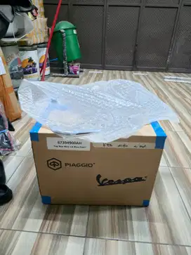 Top Box Vespa Biru , Behel Baru Segel Original