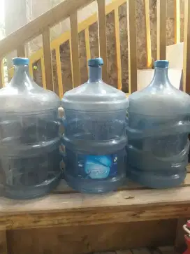Dijual 3 galon untuk isi Air Ulang