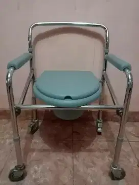Dijual kursi Bab Lansia,pake roda,kondisi bagus