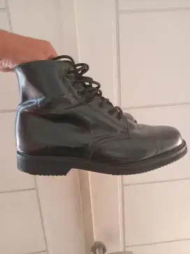 Sepatu kulit Travellers murah