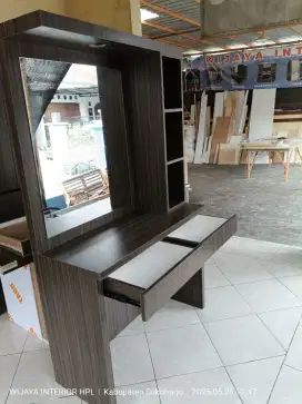 Meja rias Hpl design minimalis