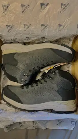 Sepatu hiking EIGER WAGLERI MID