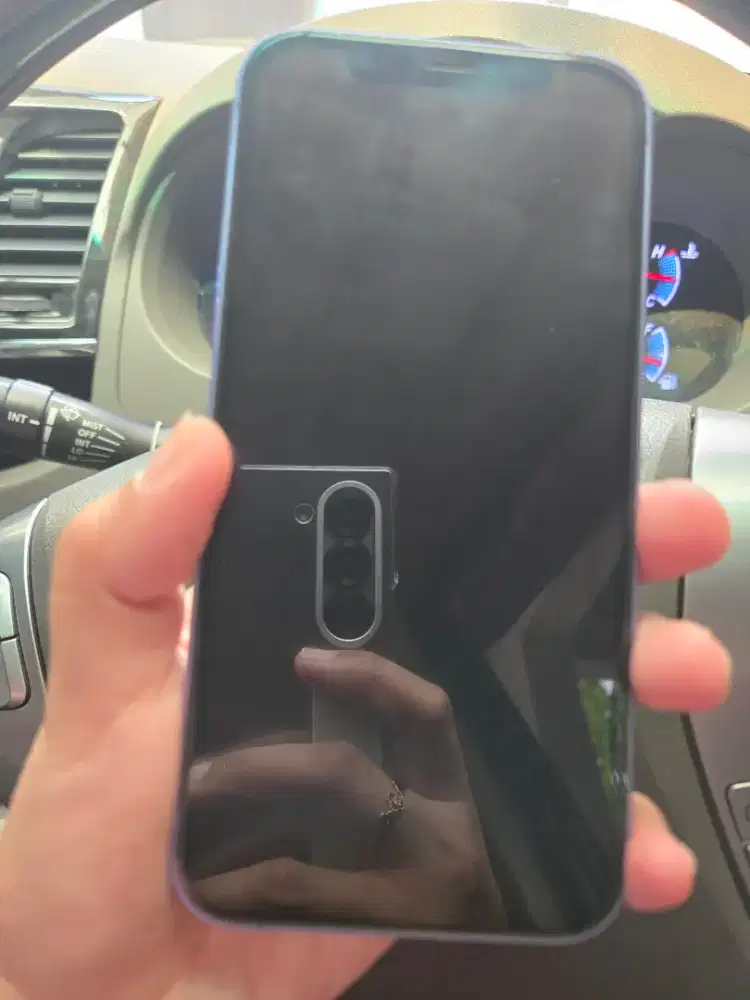 Iphone 12 inter mulus baterai 93%