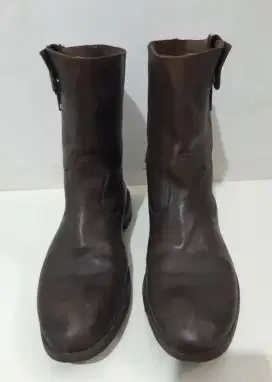 Sepatu boots pria