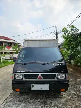 Mitsubishi Colt L300 Box tahun 2018 Hitam