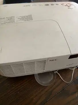 Proyektor NEC NP110