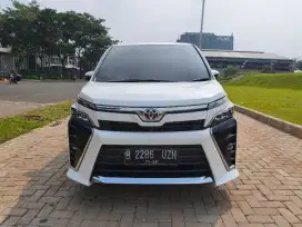 Toyota Voxy 2.0 AT 2021