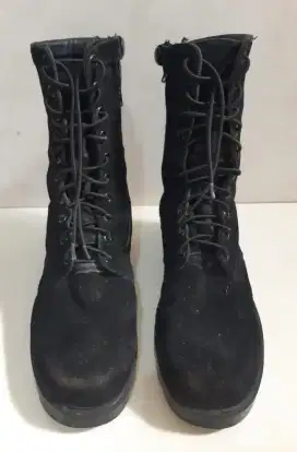 Sepatu boots pria