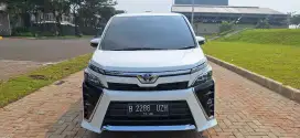 Toyota Voxy 2.0 at 2021