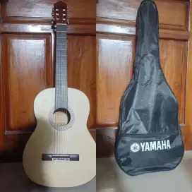 Gitar guitar Yamaha Nylon Nilon