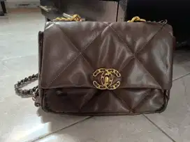 Tas Sling Bag Handbag Chanel C19 kondisi masih bagus siap pakai