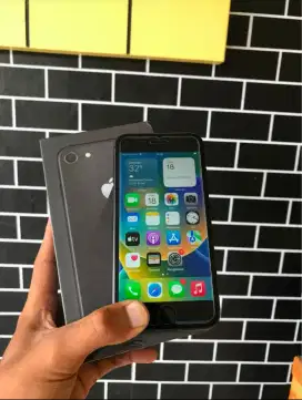 iPhone 8 64GB Black Lengkap