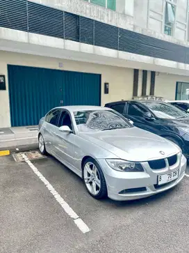 BMW E90 320i Tahun 2008 – Kondisi Siap Pakai NEGO TIPIS