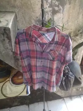 Kemeja Thrifting Brand B.L.U.E