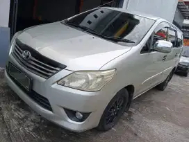 Innova G 2,5 MT 2011
