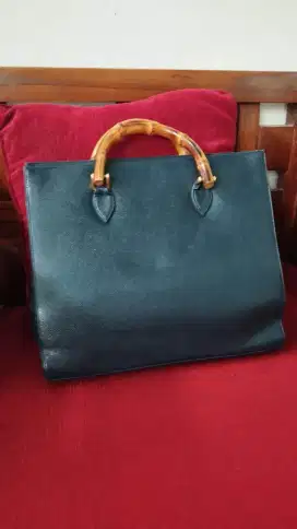 Short hand bag for woman