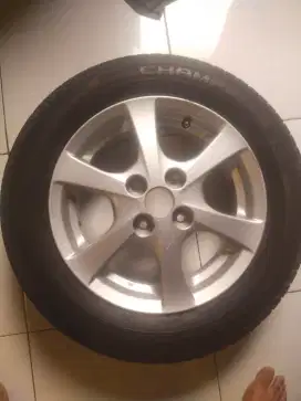 Velek dan Ban ukuran pcd 4/100 GT Champiro 175/65 R14