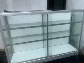 Jual etalase bekas kondisi bagus 1,5 meter