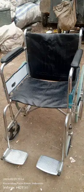 Kursi roda lipat