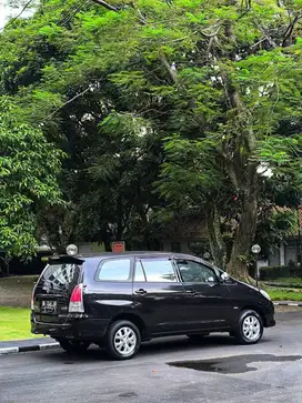 DP 9JT // TOYOTA KIJANG INNOVA G 2.0 AT 2009 Bensin