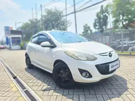 TDP 5jt ! Mazda 2 1.5 R MT 2014 Putih C1VUA