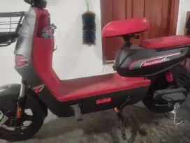 Sepeda listrik Sun Race Istimewa (Merah)