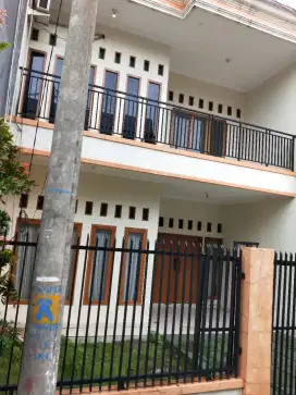 Sewa Rumah dua lantai kalisari cijantung akses mobil