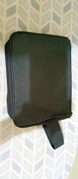 Tas pouch pria. Ukuran lumayan besar. Masih bagus