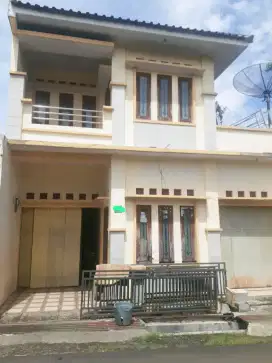 Dijual cepat rumah 2 lantai