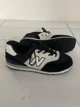 New Balance Cowok 42