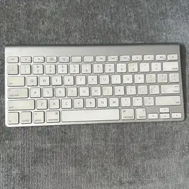 Apple Magic Keyboard Wireless Bluetooth Gen 1
