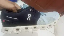 Sepatu On Cloud