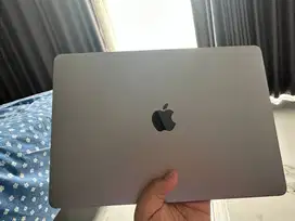 MacBook Air M1 (model 2020) Mulus Seperti Baru