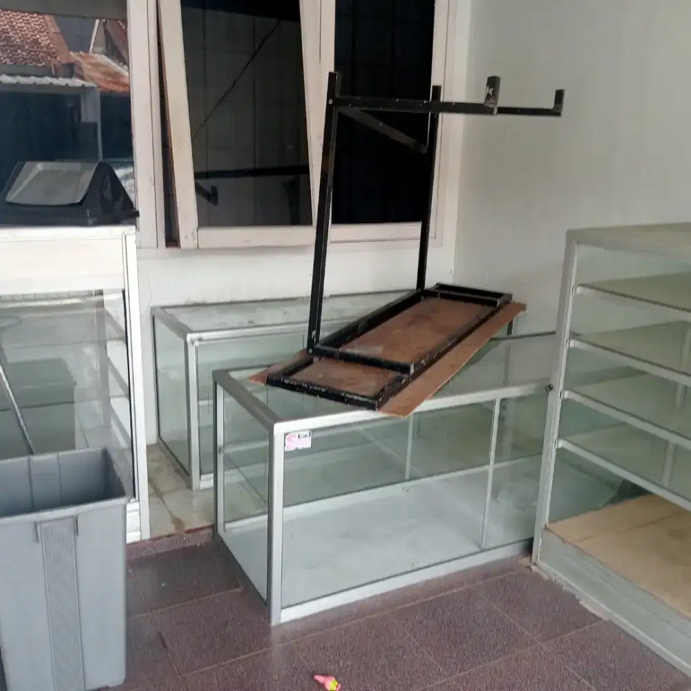 Etalase kaca untuk warteg